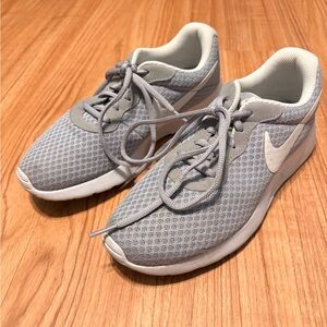 Nike Tanjun Sneakers